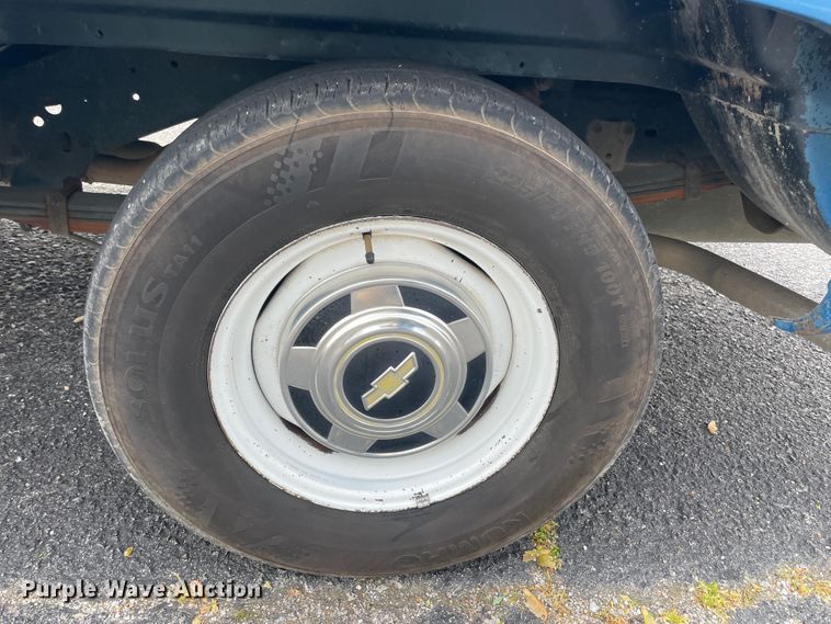 image for item IR9925 1988 Chevrolet C10 Suburban  SUV