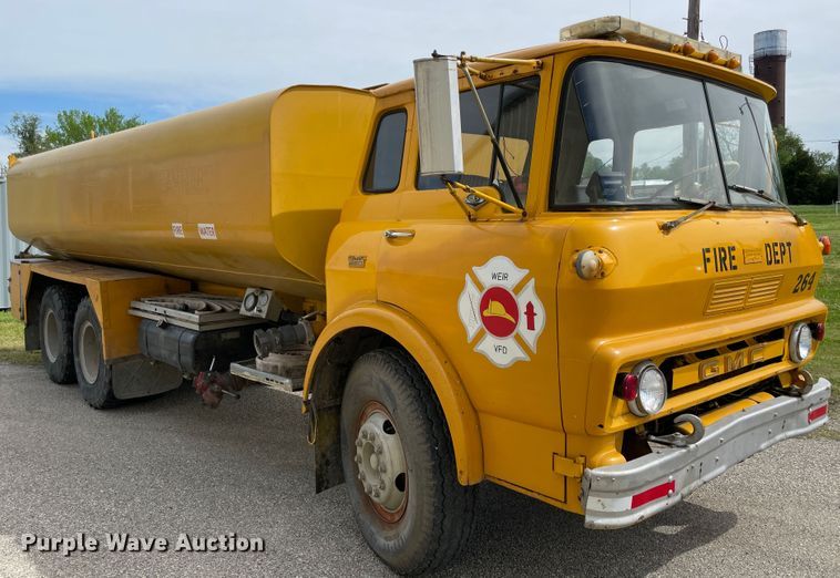 image for item IR9944 1968 GMC 8500  water truck