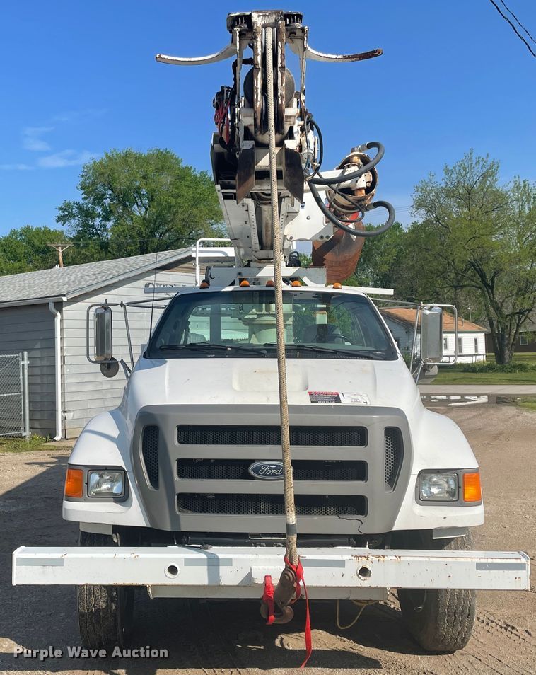 image for item IR9946 2004 Ford F750  digger derrick truck