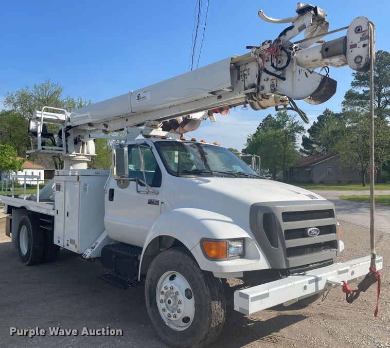 image for item IR9946 2004 Ford F750  digger derrick truck