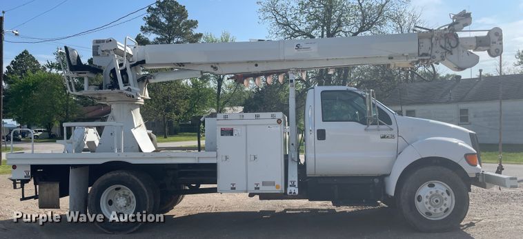 image for item IR9946 2004 Ford F750  digger derrick truck