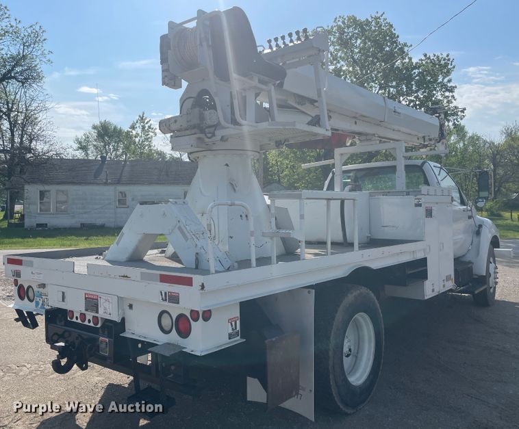 image for item IR9946 2004 Ford F750  digger derrick truck