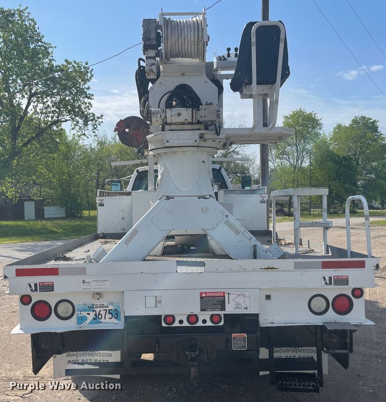 image for item IR9946 2004 Ford F750  digger derrick truck