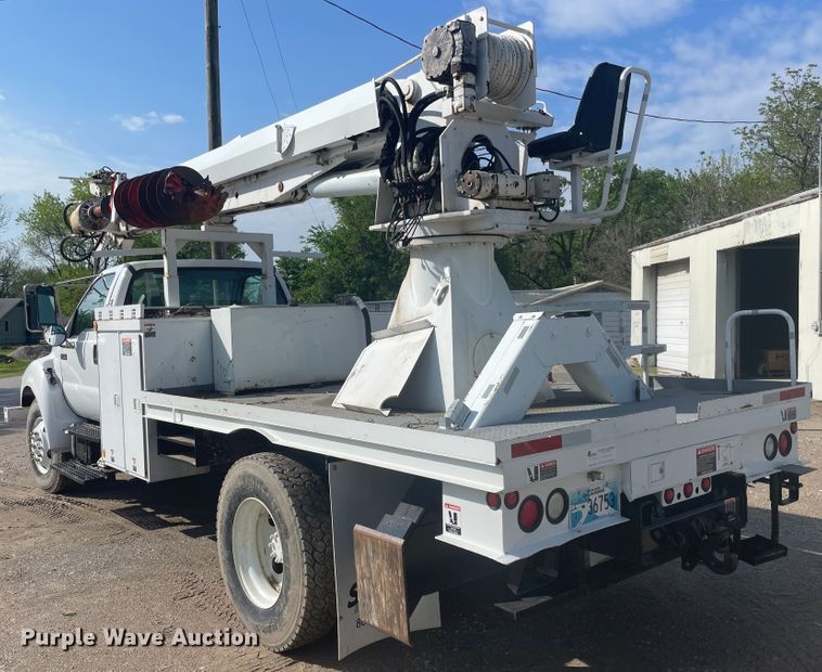 image for item IR9946 2004 Ford F750  digger derrick truck