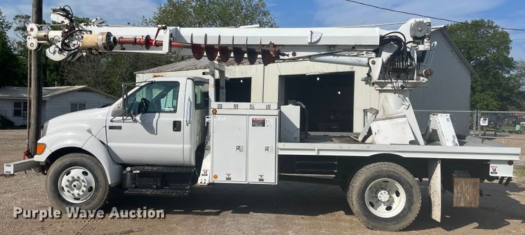 image for item IR9946 2004 Ford F750  digger derrick truck