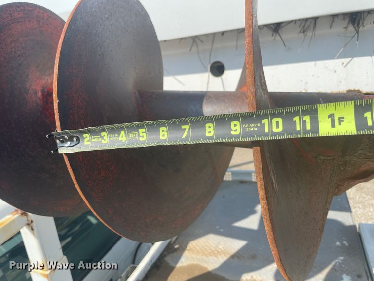 image for item IR9946 2004 Ford F750  digger derrick truck