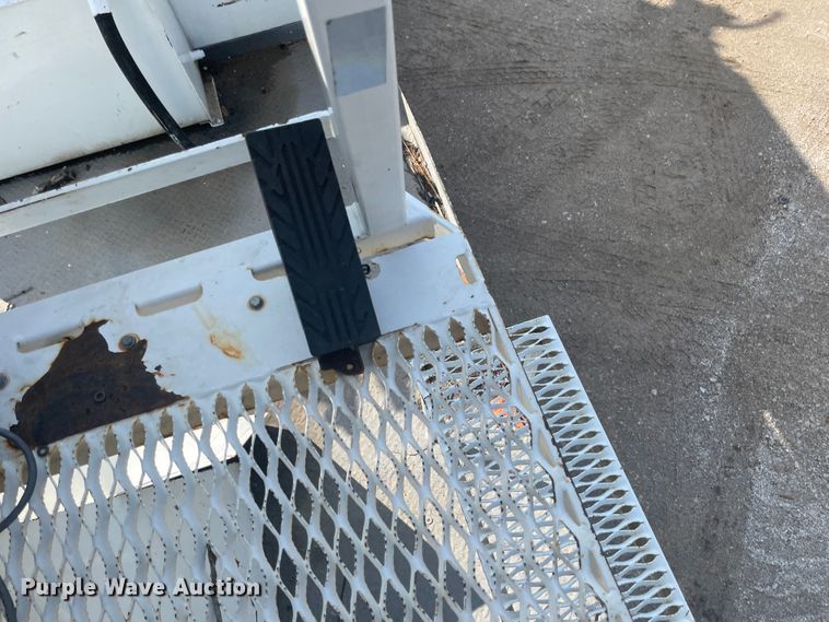 image for item IR9946 2004 Ford F750  digger derrick truck