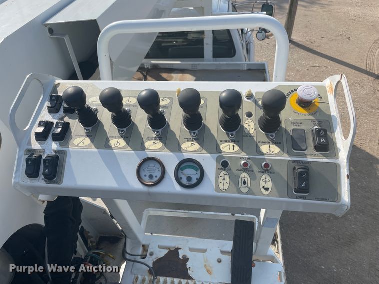 image for item IR9946 2004 Ford F750  digger derrick truck