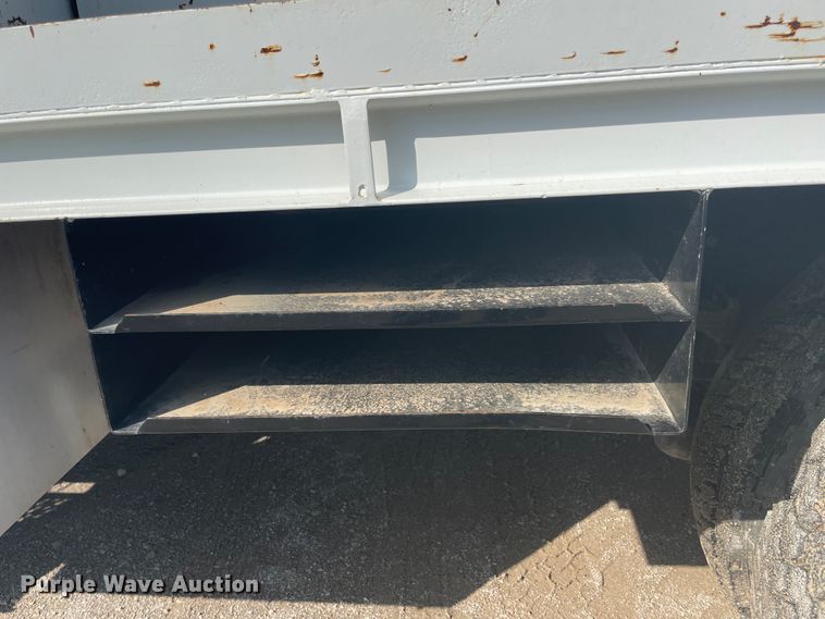 image for item IR9946 2004 Ford F750  digger derrick truck