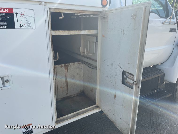 image for item IR9946 2004 Ford F750  digger derrick truck