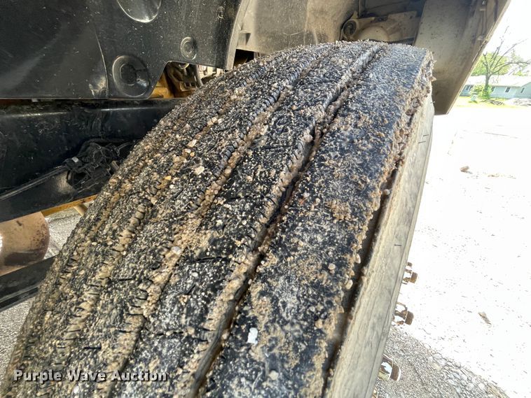 image for item IR9946 2004 Ford F750  digger derrick truck