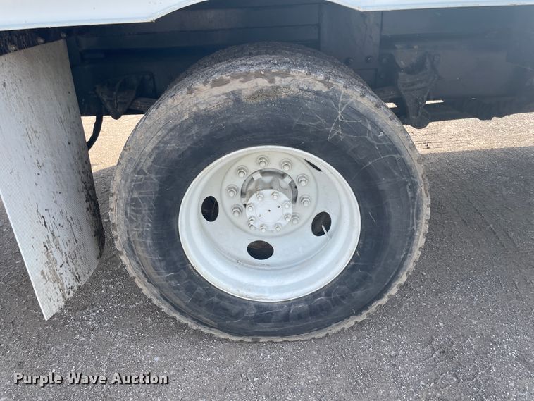 image for item IR9946 2004 Ford F750  digger derrick truck