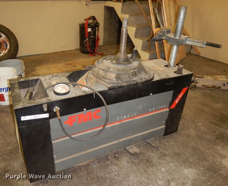 FMC 7600 Signature series center post tire machine in Junction City, KS ...