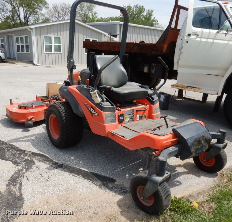image for item IS9736 Kubota 2D331  ZTR lawn mower