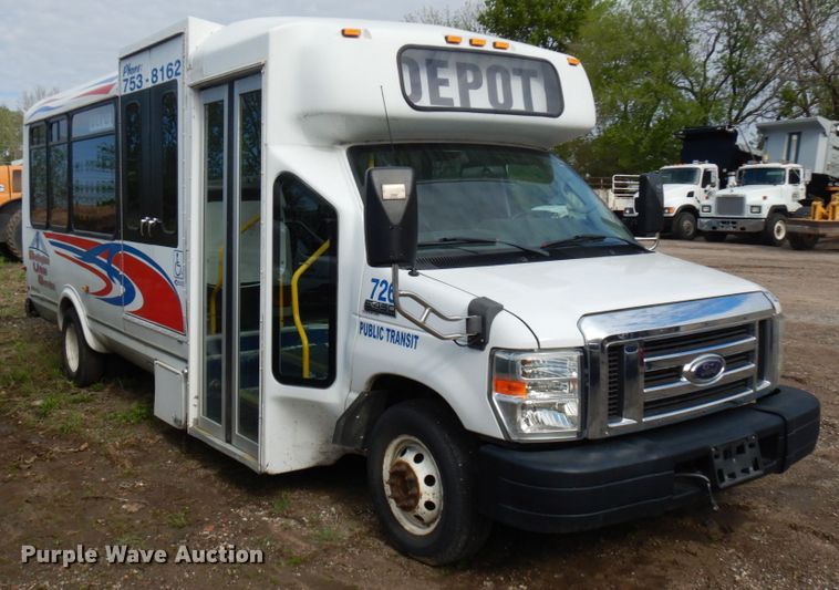 image for item IT9262 2009 Ford E450  shuttle bus