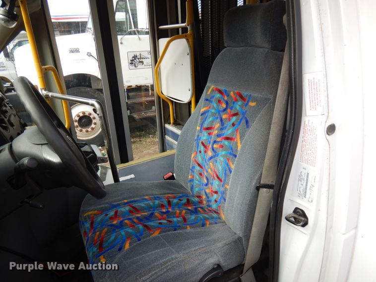 image for item IT9262 2009 Ford E450  shuttle bus