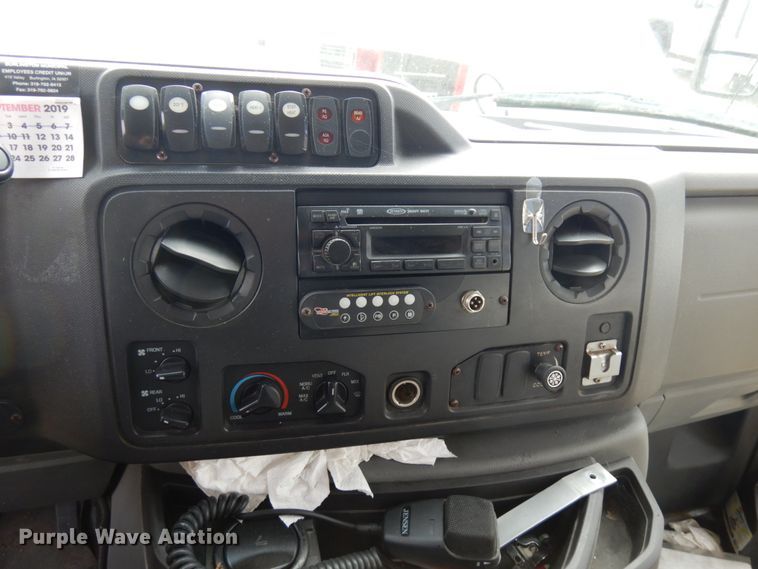 image for item IT9262 2009 Ford E450  shuttle bus