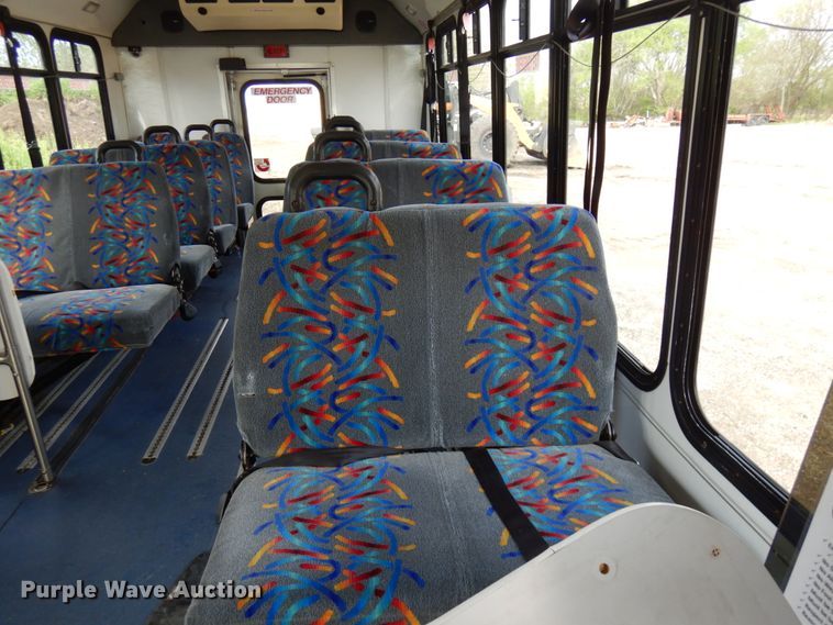 image for item IT9262 2009 Ford E450  shuttle bus