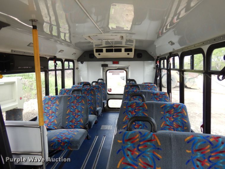 image for item IT9262 2009 Ford E450  shuttle bus