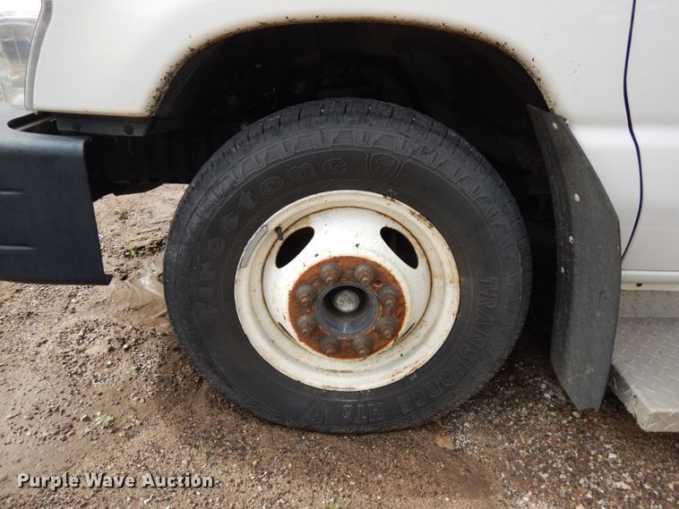 image for item IT9262 2009 Ford E450  shuttle bus