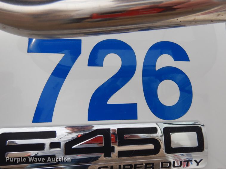 image for item IT9262 2009 Ford E450  shuttle bus