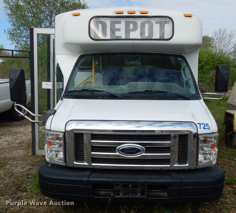 image for item IT9265 2009 Ford E450  shuttle bus