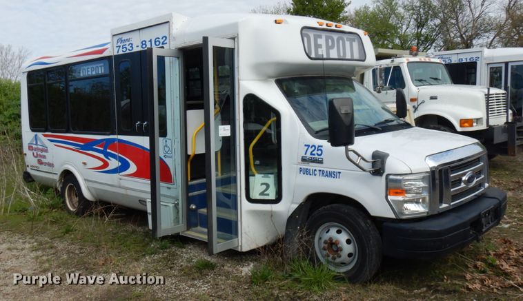 image for item IT9265 2009 Ford E450  shuttle bus