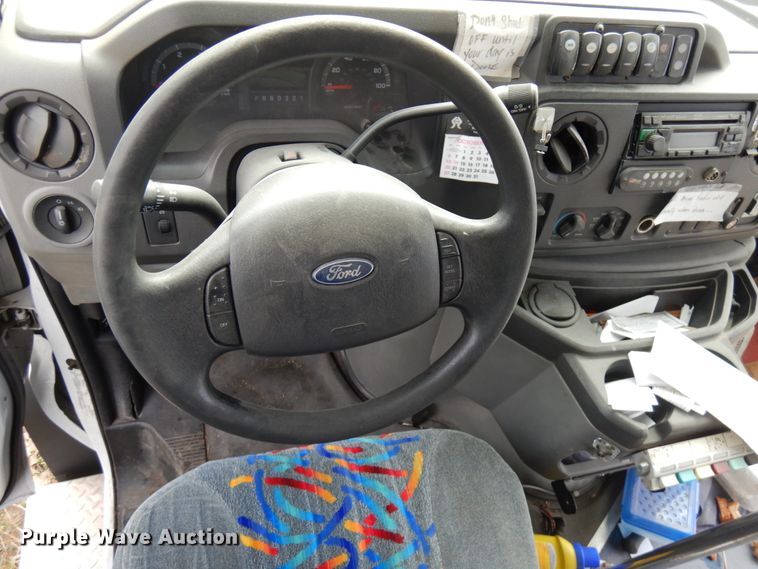 image for item IT9265 2009 Ford E450  shuttle bus