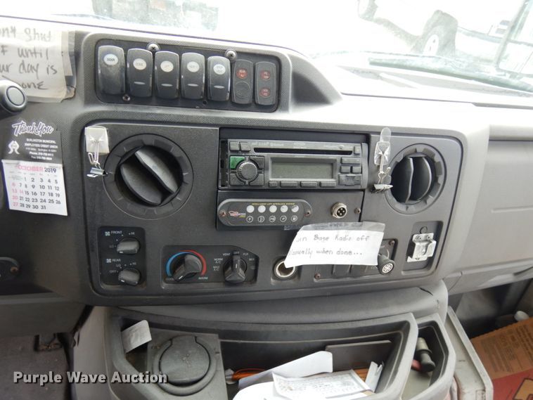 image for item IT9265 2009 Ford E450  shuttle bus