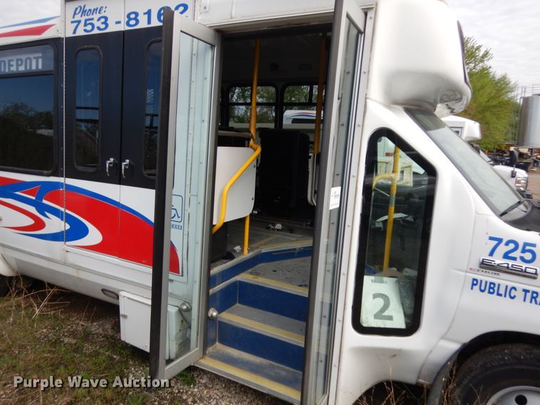 image for item IT9265 2009 Ford E450  shuttle bus