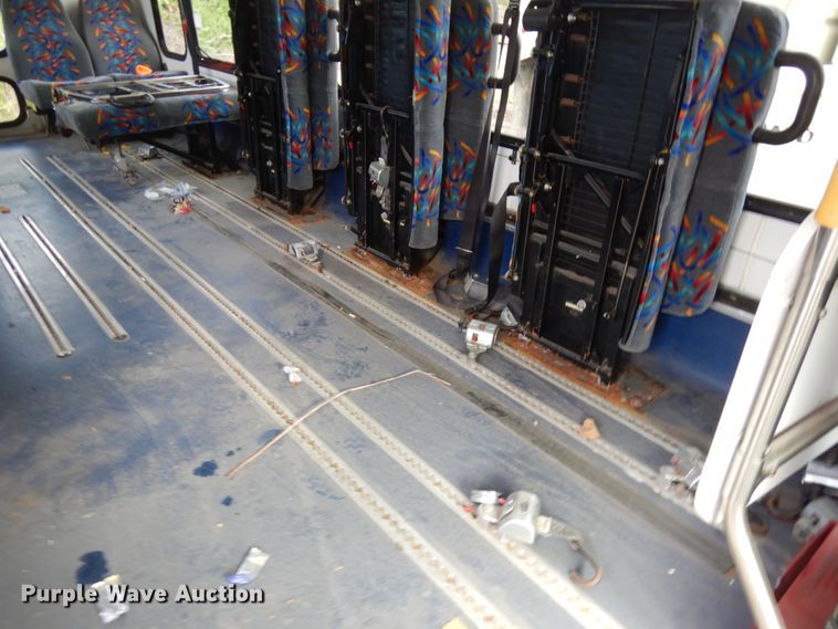 image for item IT9265 2009 Ford E450  shuttle bus