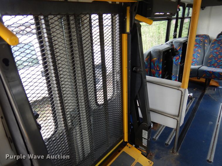 image for item IT9265 2009 Ford E450  shuttle bus