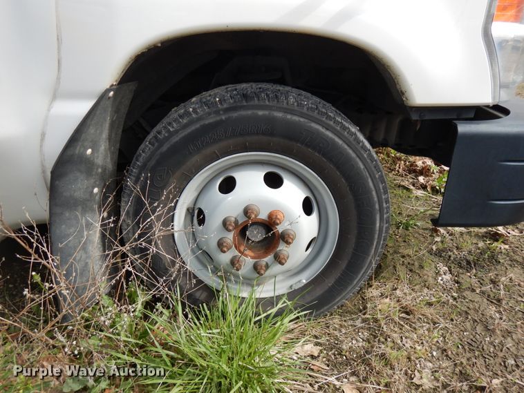 image for item IT9265 2009 Ford E450  shuttle bus