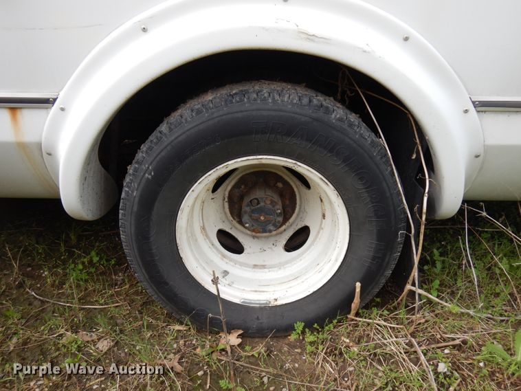 image for item IT9265 2009 Ford E450  shuttle bus