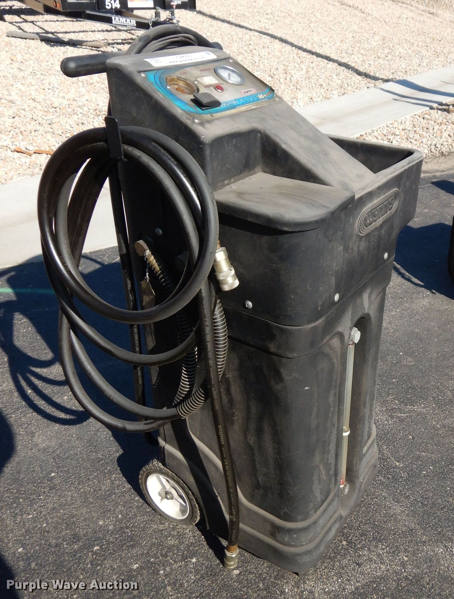 Wynns Transerve II and automatic transmission flush and fill machine in