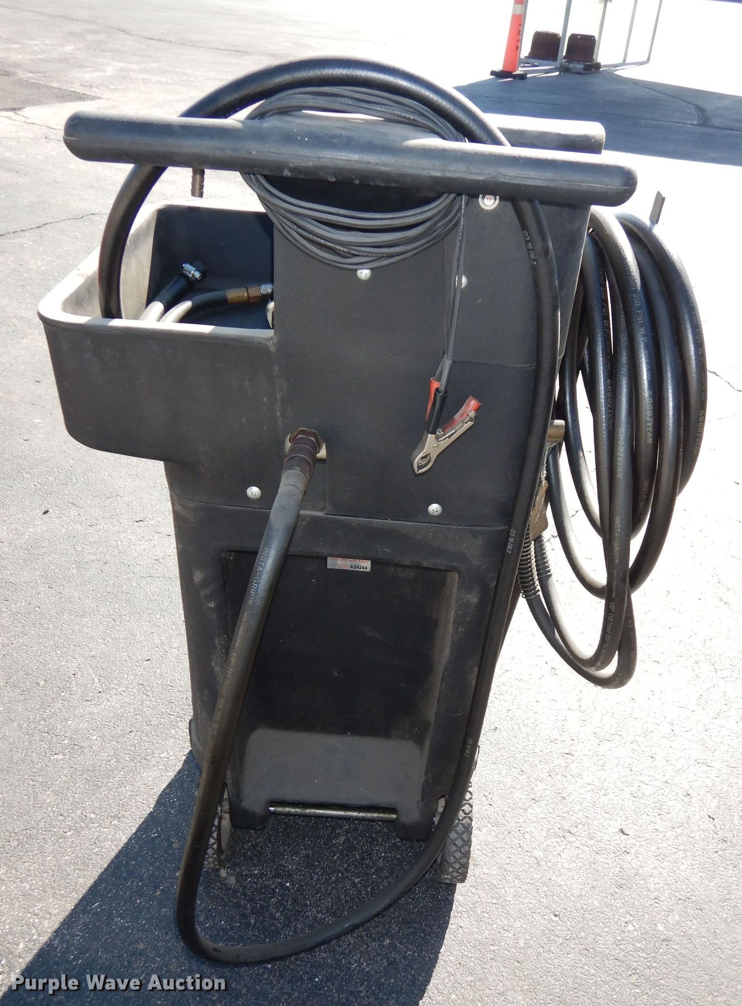 Wynns Transerve II and automatic transmission flush and fill machine in