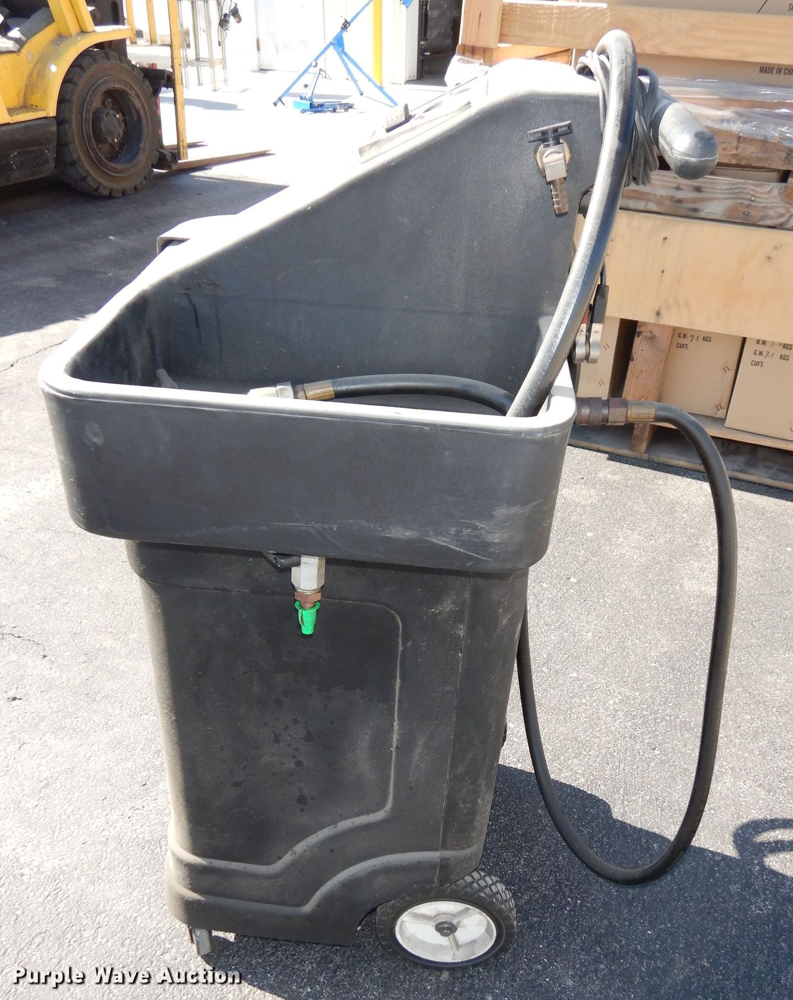 Wynns Transerve II and automatic transmission flush and fill machine in