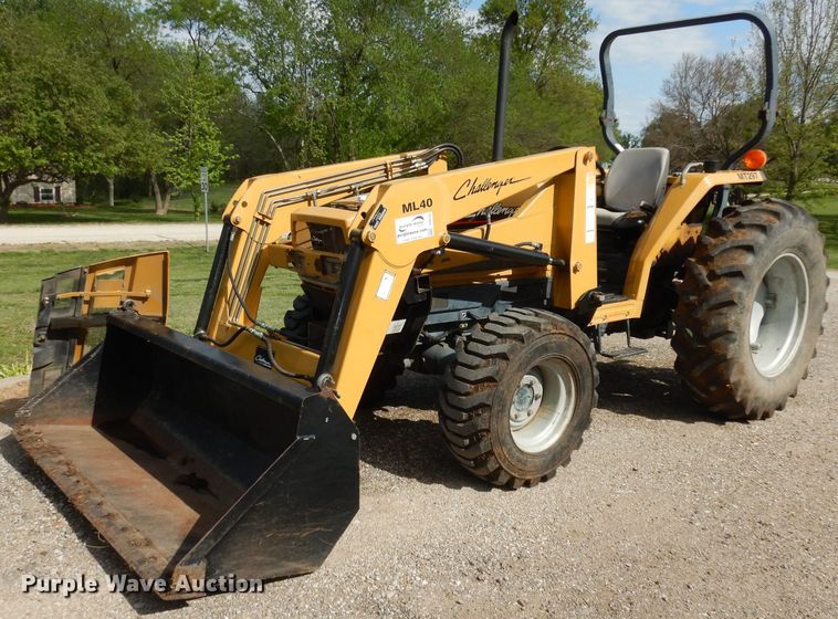 image for item DH8752 2004 Challenger MT297  MFWD tractor