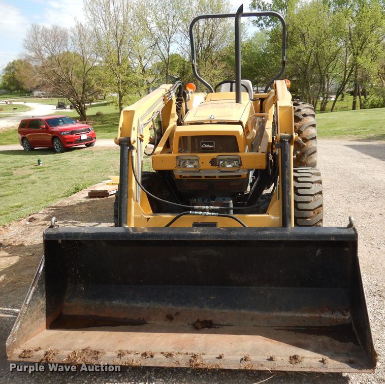 image for item DH8752 2004 Challenger MT297  MFWD tractor