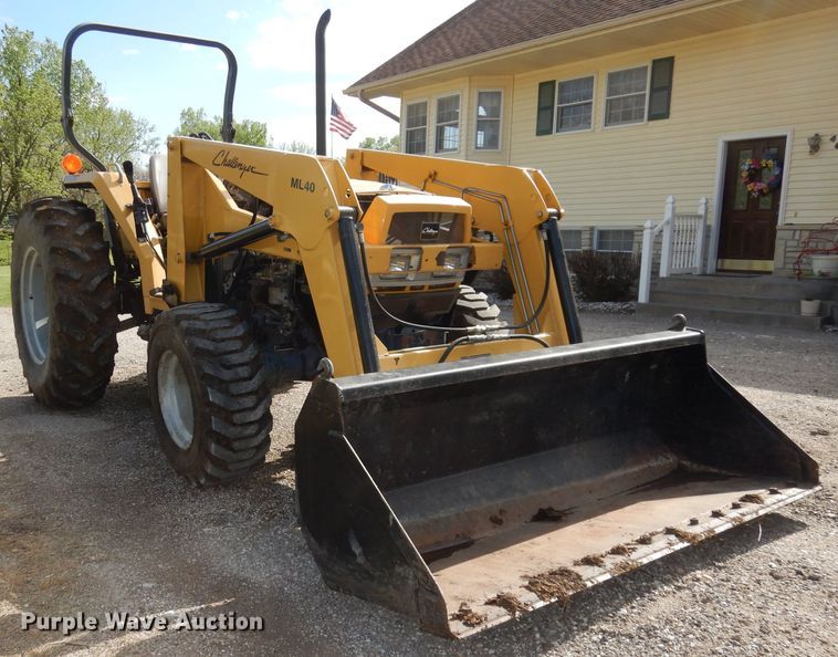 image for item DH8752 2004 Challenger MT297  MFWD tractor