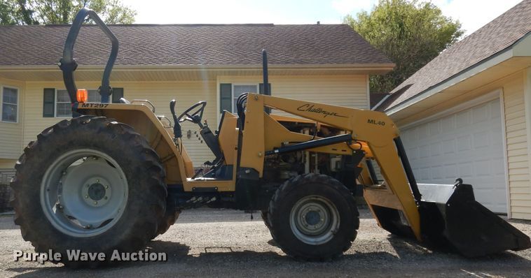 image for item DH8752 2004 Challenger MT297  MFWD tractor