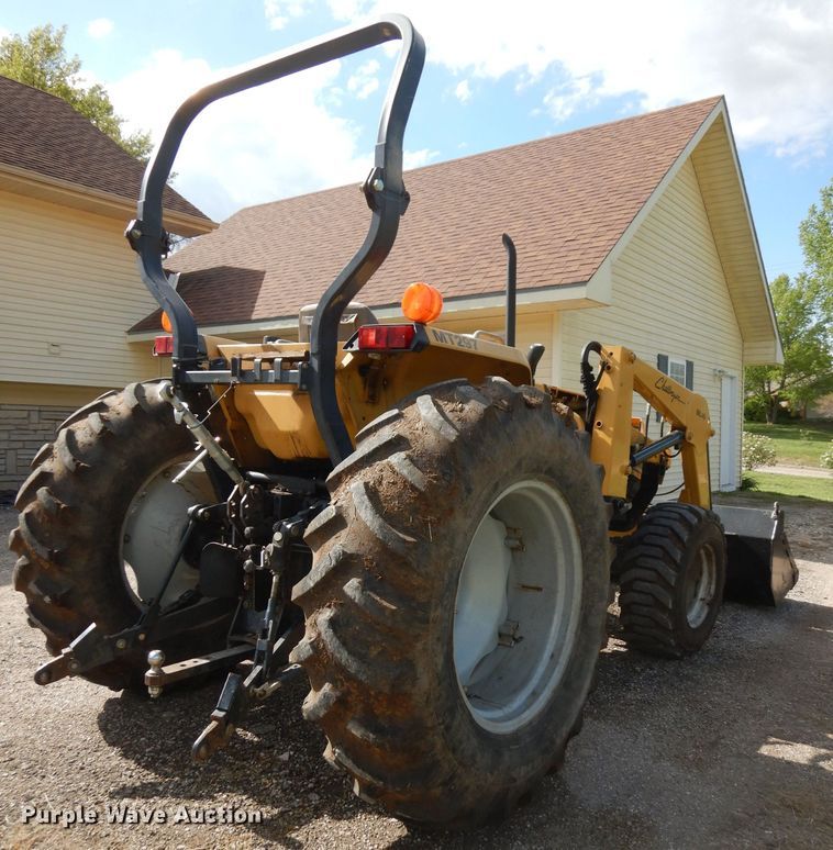 image for item DH8752 2004 Challenger MT297  MFWD tractor
