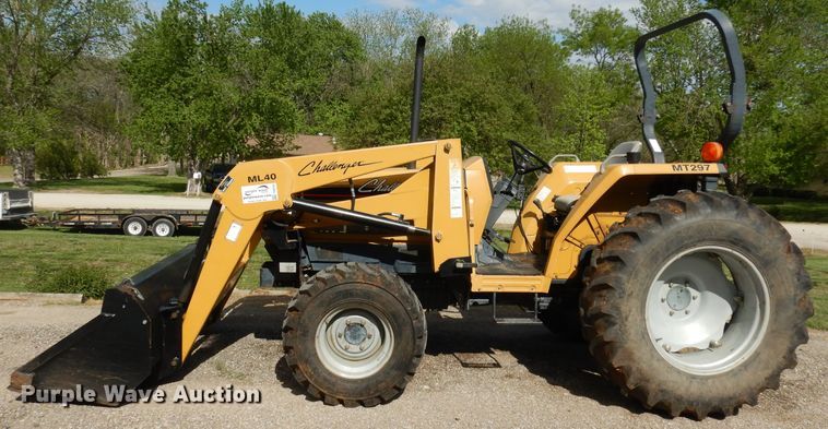 image for item DH8752 2004 Challenger MT297  MFWD tractor
