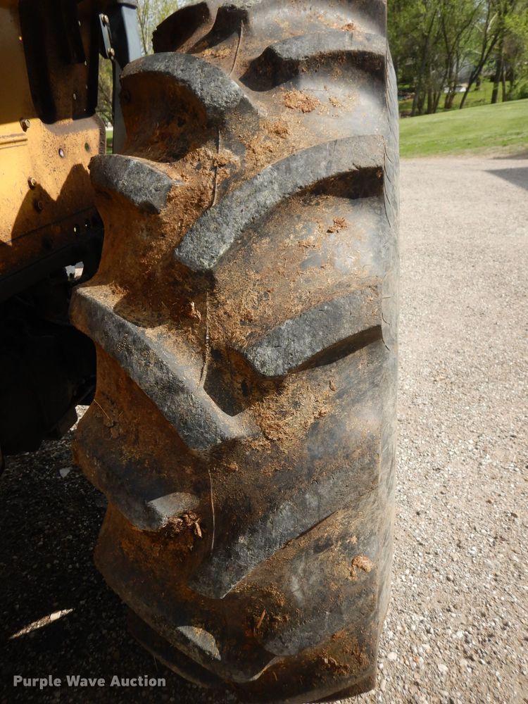 image for item DH8752 2004 Challenger MT297  MFWD tractor