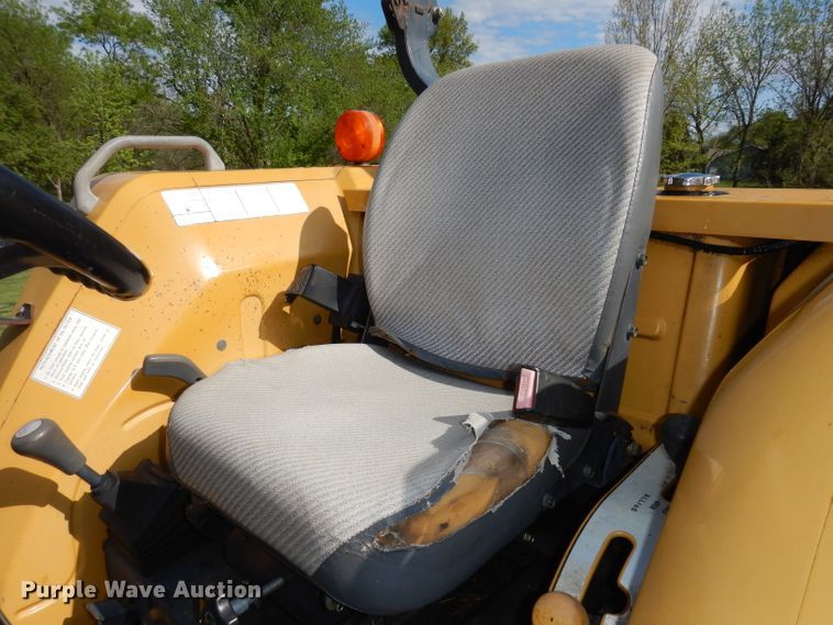 image for item DH8752 2004 Challenger MT297  MFWD tractor