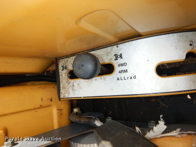 image for item DH8752 2004 Challenger MT297  MFWD tractor