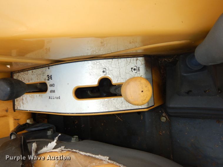 image for item DH8752 2004 Challenger MT297  MFWD tractor