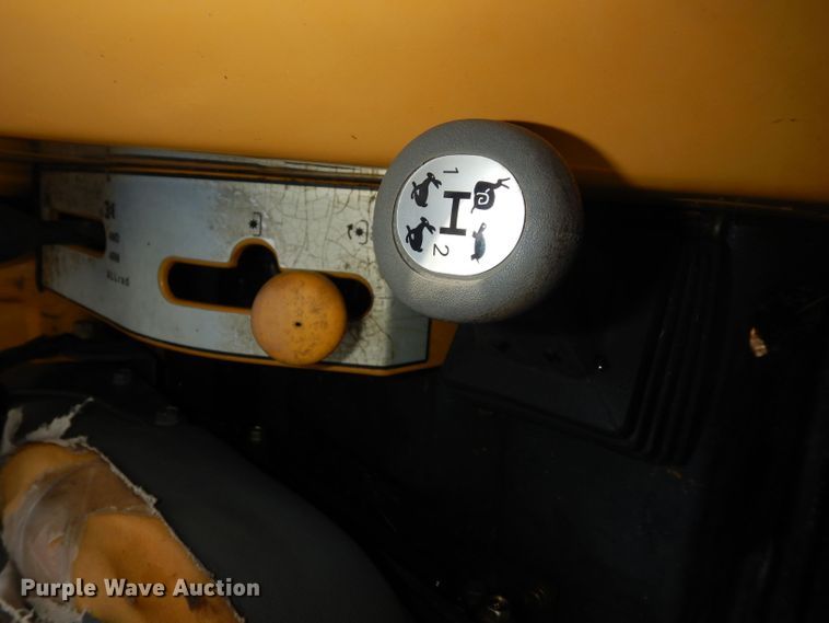 image for item DH8752 2004 Challenger MT297  MFWD tractor