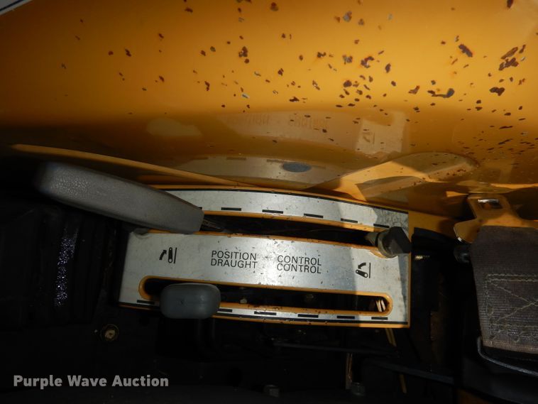 image for item DH8752 2004 Challenger MT297  MFWD tractor