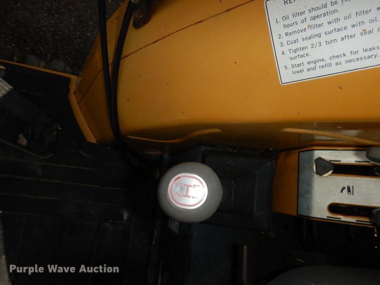 image for item DH8752 2004 Challenger MT297  MFWD tractor